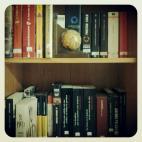 @crissgahe
@ElHuffPost esta es una pequeñisima parte de #mibiblioteca... Tantos libros no caben en una foto pic.twitter.com/IKdU6LEuHR