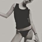 En los 90 hubo un cambio drástico hacia modelos muy delgadas. La aparición de Kate Moss en la campaña de Calvin Klein de 1993 suscitó mucha controversia por la promoción de la extrema delgadez desde el mundo de la moda.

"Nada sabe tan bien...
