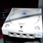 "Cuando Sega vio que estaba muerta, sacó lo que el usuario quería: una placa Naomi, como las de 3D que usaban las máquinas recreativas, hecha consola. La Dreamcast era un consolón alucinante con uno de los mejores juegos de la historia, el S...