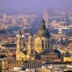 De las urbes más bellas de Europa, Budapest cuenta con una larga lista de rincones que son Patrimonio de la Humanidad. Además, tiene una vida nocturna muy recomendable y numerosas aguas termales muy apetecibles. Ver más fotos aquí.