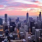 Chicago es, a orillas del famoso Lago Michigan, el paraíso del arquitecto. Muchos de ellos incluso aseguran que el skyline de Chicago es aún más impresionante, si cabe, que el de Manhattan. Con motivo se le llama la Ciudad de los Rascacielos...