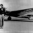 Uno de los primeros grandes desastres de la aviación y, quizás, el más famoso de todos. El avión de la piloto Amelia Earhart desapareció misteriosamente en algún punto del Pacífico cuando trataba de dar la vuelta al mundo junto al capitá...