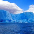 El lago y glaciar Viedma, en la Patagonia argentina (y, en parte, chilena), es el lugar perfecto para una excursión en barco entre los icebergs del lago. Con casi 1.000 kilómetros cuadrados de superficie y 70 kilómetros de largo, es el más g...
