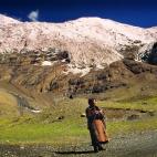 No hay nada como desconectar de todo, cerrar los ojos y oír historias del Tíbet. Y, aunque no puedes hacerlo a la vez, te sugerimos que leas lo que el viajero Alfonso Navarro cuenta del Glaciar Kharo La: “El paisaje del Tíbet no dejaba de a...