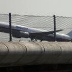 Imagen que muestra al avión de Malaysia Airlines MH17 dejando el aeropuerto de Schiphol (Ámsterdam) este jueves
