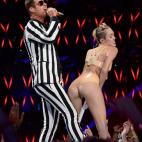 NEW YORK, NY - AUGUST 25: Robin Thicke and Miley Cyrus perform during the 2013 MTV Video Music Awards at the Barclays Center on August 25, 2013 in the Brooklyn borough of New York City. (Photo by Kevin Mazur/WireImage for MTV)
