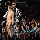 NEW YORK, NY - AUGUST 25: Miley Cyrus and Robin Thicke perform onstage during the 2013 MTV Video Music Awards at the Barclays Center on August 25, 2013 in the Brooklyn borough of New York City. (Photo by Andrew H. Walker/WireImage)