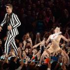 NEW YORK, NY - AUGUST 25: Robin Thicke and Miley Cyrus perform during the 2013 MTV Video Music Awards at the Barclays Center on August 25, 2013 in the Brooklyn borough of New York City. (Photo by Theo Wargo/WireImage)