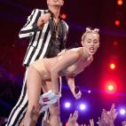 NEW YORK, NY - AUGUST 25: Robert Thicke and Miley Cyrus perform during the 2013 MTV Video Music Awards at the Barclays Center on August 25, 2013 in the Brooklyn borough of New York City. (Photo by Jeff Kravitz/FilmMagic for MTV)