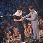 NEW YORK, NY - AUGUST 25: Justin Timberlake (L) and Joseph Gordon-Levitt onstage during the 2013 MTV Video Music Awards at the Barclays Center on August 25, 2013 in the Brooklyn borough of New York City. (Photo by Rick Diamond/Getty Images for MTV)
