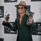 Bruno Mars, winner of Best Male Video, at the MTV Video Music Awards August 25, 2013 at the Barclays Center in New York. AFP PHOTO/Stan HONDA (Photo credit should read STAN HONDA/AFP/Getty Images)