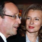 Socialist Party (PS) candidate for the 2012 French presidential election Francois Hollande (L) is looked by his companion, French journalist Valerie Trierweiler (C), during the annual Representative Council of France's Jewish Associations (CRIF)...