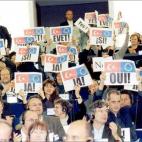 Un grupo de señorías muestran sus carteles en diciembre de 2004 a favor de la entrada de Turquía en la UE. 