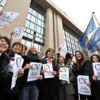 Un grupo de eurodiputadas se vistió de hombres para protestar por la falta de mujeres en el colegio de comisarios que propuso José Manuel Durao Barroso en 2009 y en los puestos de responsabilidad de la UE. Barroso tuvo que rectificar e incluir...