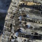 Esta imagen capturada por un drone muestra los agujeros que han provocado los bombardeos en la fachada.