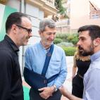 Julio Rodr&iacute;guez (Podemos) y Ram&oacute;n Espinar (Podemos) con el director de 'El HuffPost'