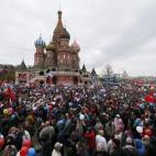 Miles de rusos se congregan en la Plaza Roja con motivo de la celebración del Día de los Trabajadores