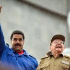Los presidente de Venezuela y Cuba, Nicolás Maduro y Raúl Castro, participan en actos del 1 de mayo