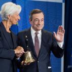 Dando el relevo en el BCE a Christine Lagarde, en 2019.