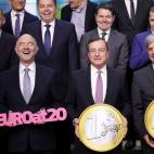 Con los ministros de Finanzas de la UE, en el 20º aniversario del euro.