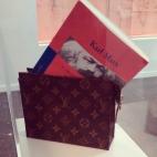 Louis Vuitton viaja con Karl Marx y nosotros viajamos con Louis Vuitton, Carlos Garaicoa
