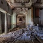 "Una pequeña capilla en un monasterio en medio de un pequeño pueblo," escribe Zegwaard sobre este espacio abandonado en Italia.