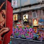 "Melbourne se ha convertido en una de las ciudades más importantes del mundo grafitero. En general, la influencia del grafiti neoyorquino hizo mella en la capital de Victoria en la década de los años 70 y 80, y desde entonces se ha convertido...