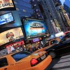 Un clásico. Times Square es, posiblemente, la plaza más conocida del mundo. Sus llamativos neones, el bullicio constante y lo famosa que se ha hecho gracias a sus múltiples apariciones en el cine la han convertido en todo un referente de la c...