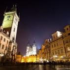 Uno de los lugares públicos más bonitos de Europa es este, la Plaza de la Ciudad Vieja de Praga, presidida por la iglesia de San Nicolás, de estilo barroco, y la de Nuestra Señora en frente del Tyn, de estilo gótico, lo que convierte a la p...