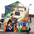 En realidad, Beechmount es solo una de las muchas calles que hay el Belfast donde el arte callejero forma parte del entorno. Por ejemplo, están los murales católicos, muy famosos. "Está a pocos metros en dirección al histórico cementerio de...