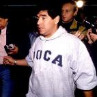 En junio de 1993, Maradona anuncia que abandona el f&uacute;tbol. Por aquel entonces era jugador del Sevilla.