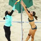 Esta foto se hizo viral durante los Juegos Olímpicos: En el partido de vóley playa femenino entre Egipto y Alemania mostró las dos realidades entre los ambos países.