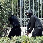 Fuerzas de seguridad tunecinas aseguran la zona.