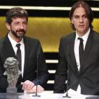 El guionista (a la derecha) junto a Alberto Rodríguez, ganadores al Goya al mejor guión por 'La isla mínima'.