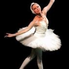 La bailarina hispano-rusa Maya Plisetskaya, una de las figuras más importantes de la danza clásica, falleció el 2 de mayo de un ataque al corazón en Múnich (Alemania), a los 89 años de edad. Nacida el 20 de noviembre de 1925 en Moscú, P...