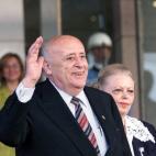 El ex presidente turco Suleyman Demirel, falleció a los 90 años en Ankara el 17 de junio, tras haber empeorado su estado de salud el martes. Durante su carrera política, que se prolongó medio siglo, Demirel desempeñó el cargo de noveno pre...