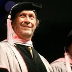 Paco De Lucía recibió el título de doctor 'honoris causa' del Berklee College of Music, en mayo de 2010, en Boston.