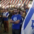 Los seguidores de la Unión Sionista, desolados tras conocerse las encuestas a pie de urna que daban una ventaja al Likud sobre su alianza progresista. La imagen fue tomada en su cuartel general, en Tel Aviv.