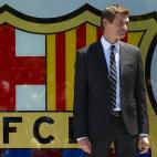 El nuevo técnico del Barcelona, Tito Vilanova, posa durante su presentación como técnico del Barcelona el viernes, 15 de junio de 2012, en Barcelona. (AP Photo/Siu Wu)
