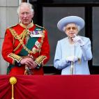 Isabel II y el heredero, Carlos de Inglaterra
