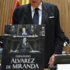 Fernando Álvarez de Miranda, que presidió el Congreso de los Diputados entre 1977 y 1979 y fue Defensor del Pueblo de 1994 a 1999, falleció en la noche del 7 de mayo en su domicilio de Madrid a los 92 años, a causa de un infarto.