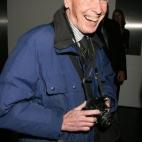 Bill Cunningham falleció el 25 de junio de 2016 a los 87 años de edad. El legendario fotógrafo y retratista de la moda de Manhattan (EEUU) durante cuatro décadas fue una figura fundamental de la ciudad y publicó sus retratos en Vogue o The ...