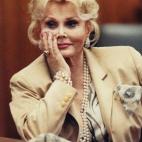 La actriz Zsa Zsa Gabor falleció el 18 de diciembre en Los Ángeles (EEUU) a los 99 años por una parada cardiaca. Murió tras años de lucha con la enfermedad y complicaciones, que postraron a una leyenda del cine y una de las primeras estrel...