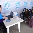 La refugiada siria Bushra, de 19 años, se inscribe en un centro de la ONU en la ciudad norteña de Trípoli, Líbano, el miércoles 6 de marzo del 2013. Según la ONU hay ya un millón de refugiados sirios en los países vecinos. (Foto AP/Bilal...