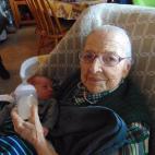 Susan (que falleció el pasado febrero a los 99 años), con su bisnieto Jameson.