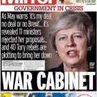 &quot;Mientras May advierte que 'es mi acuerdo, si no hay acuerdo, no hay Brexit'... sale a la luz que 11 ministros rechazaron su propuesta... y 40 'tories' rebeldes planean hacerla caer&quot;, narra el Daily Mirror.