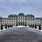 Este palacio de estilo barroco es uno de los rincones más famosos de Viena y es una joya en sí misma. No debes perder detalle de su arquitectura, así como de todos los elementos del interior: el mobiliario, las obras de arte, la decoración.....