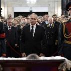 El presidente ruso Vladimir Putin asiste en Moscú a la ceremonia en recuerdo del embajador ruso en Turquía, Andrei Karlov, asesinado por un policía el 19 de diciembre mientras daba un discurso en Ankara.