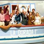 Antonio Mercero con los actores de 'Verano Azul' en el barco de Chanquete