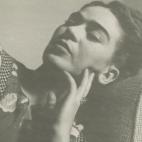 Imagem anônima de Frida Kahlo descansando, 1943, papel de gelatina e prata 4